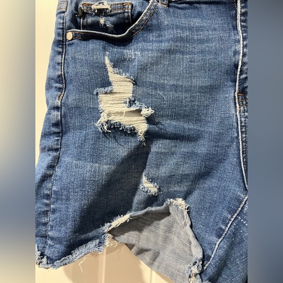 Judy Blue distressed Jean shorts XL - Picture 7 of 8